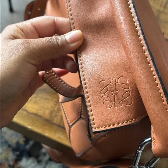 Stylish Brown Women's Shoulder Bag - Contemporary Paneled Design 24 cm - Picture 3 of 4